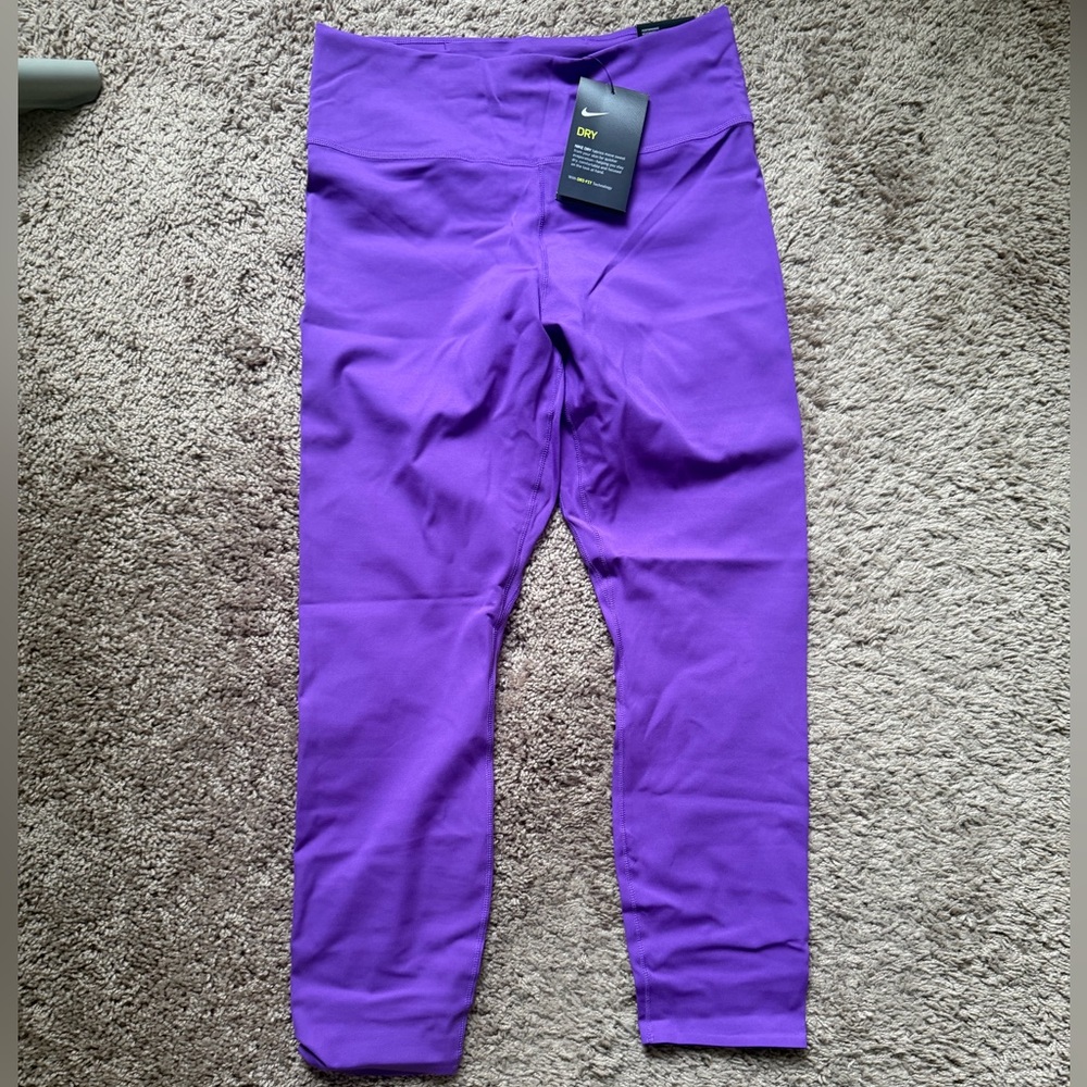 Nike Luxe performance Leggings size medium crop length